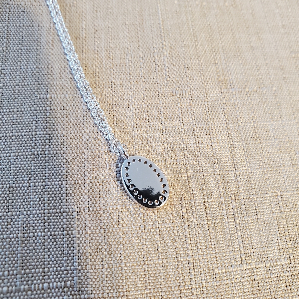 BNWT OAK + FORT Silver Coloured Oval Pendant Necklace - Picture 6 of 7